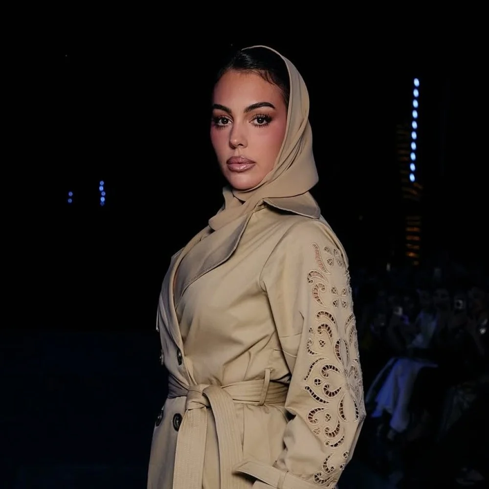 إطلالات جمالية من اليومين 2 و3 لأسبوع الموضة 2025 مع جورجينا رودريغز