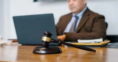 سائق شاحنة ياباني فقير يكتشف أنه وريث عائلة ثرية