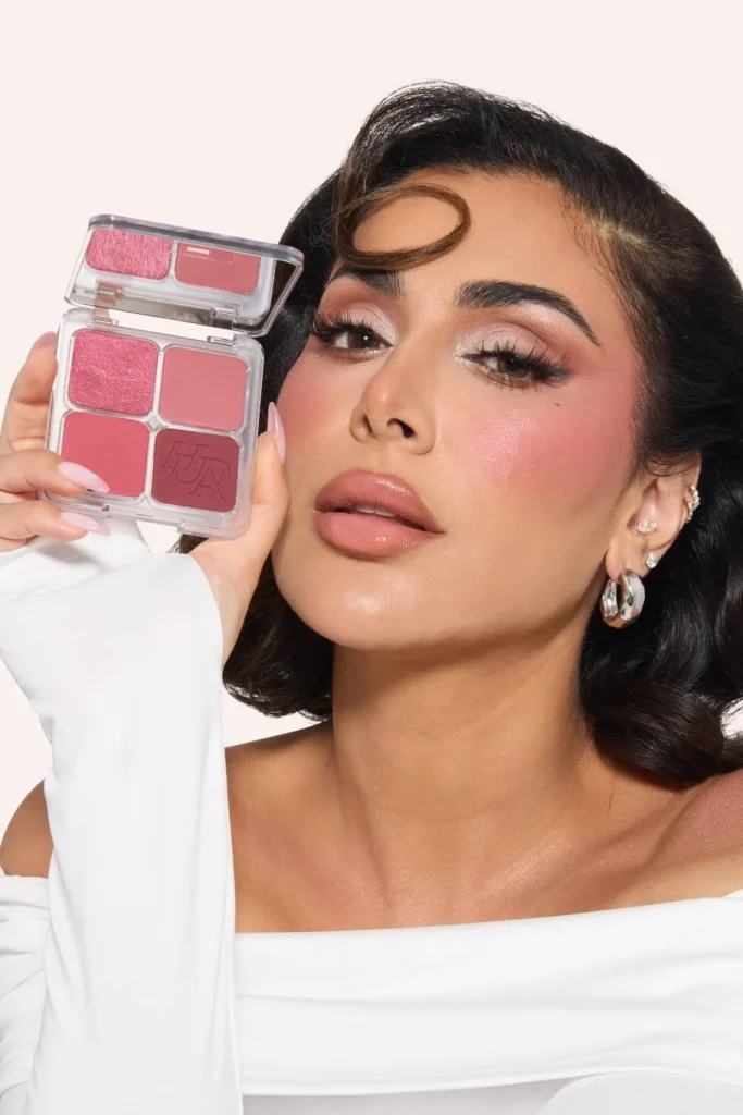 باليت Blush Filter من HUDA BEAUTY: إطلالة متورّدة تعيد تعريف الجمال