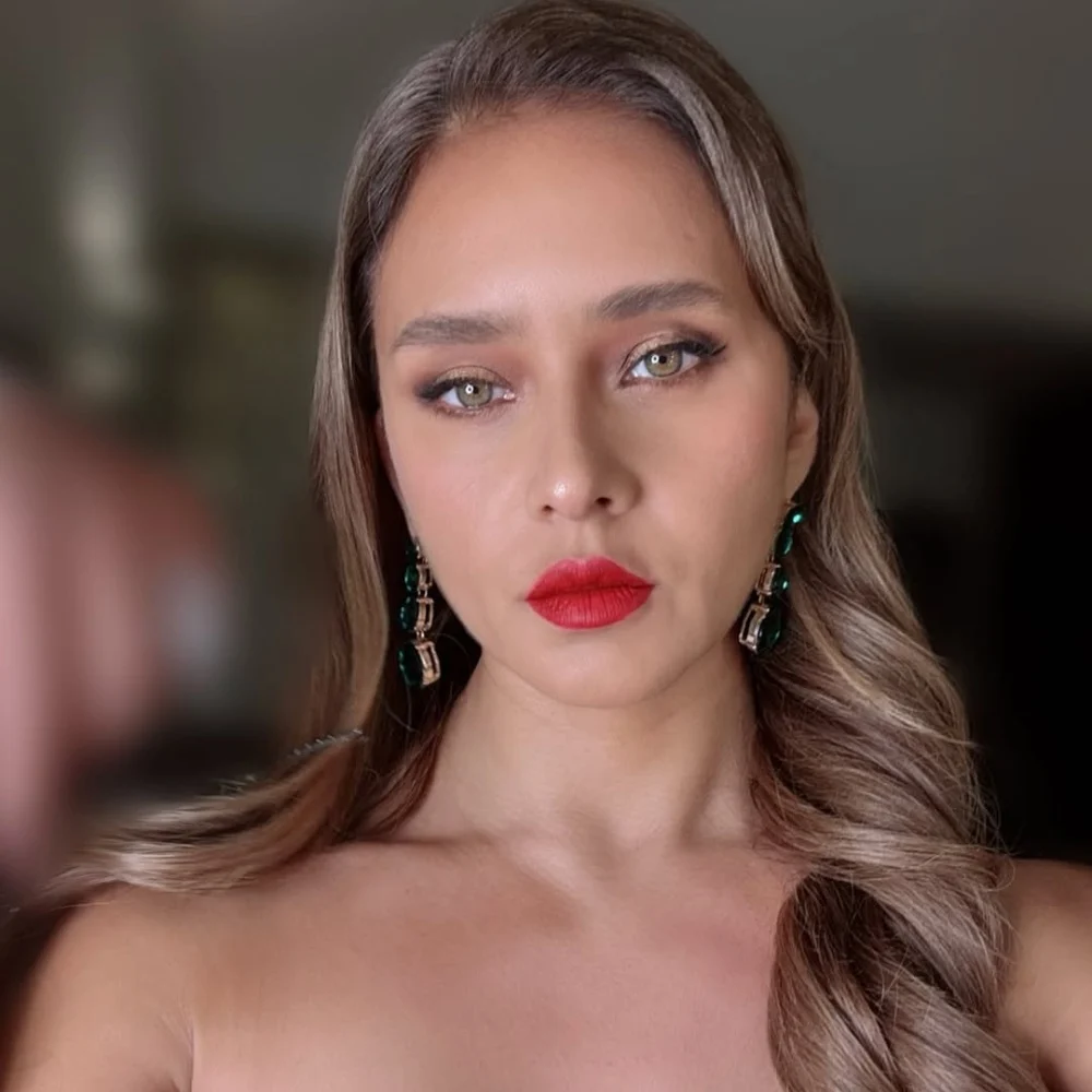 الروج الأحمر الكلاسيكي بأسلوب النجمات: نصائح خبيرة تجميل نورهان صلاح