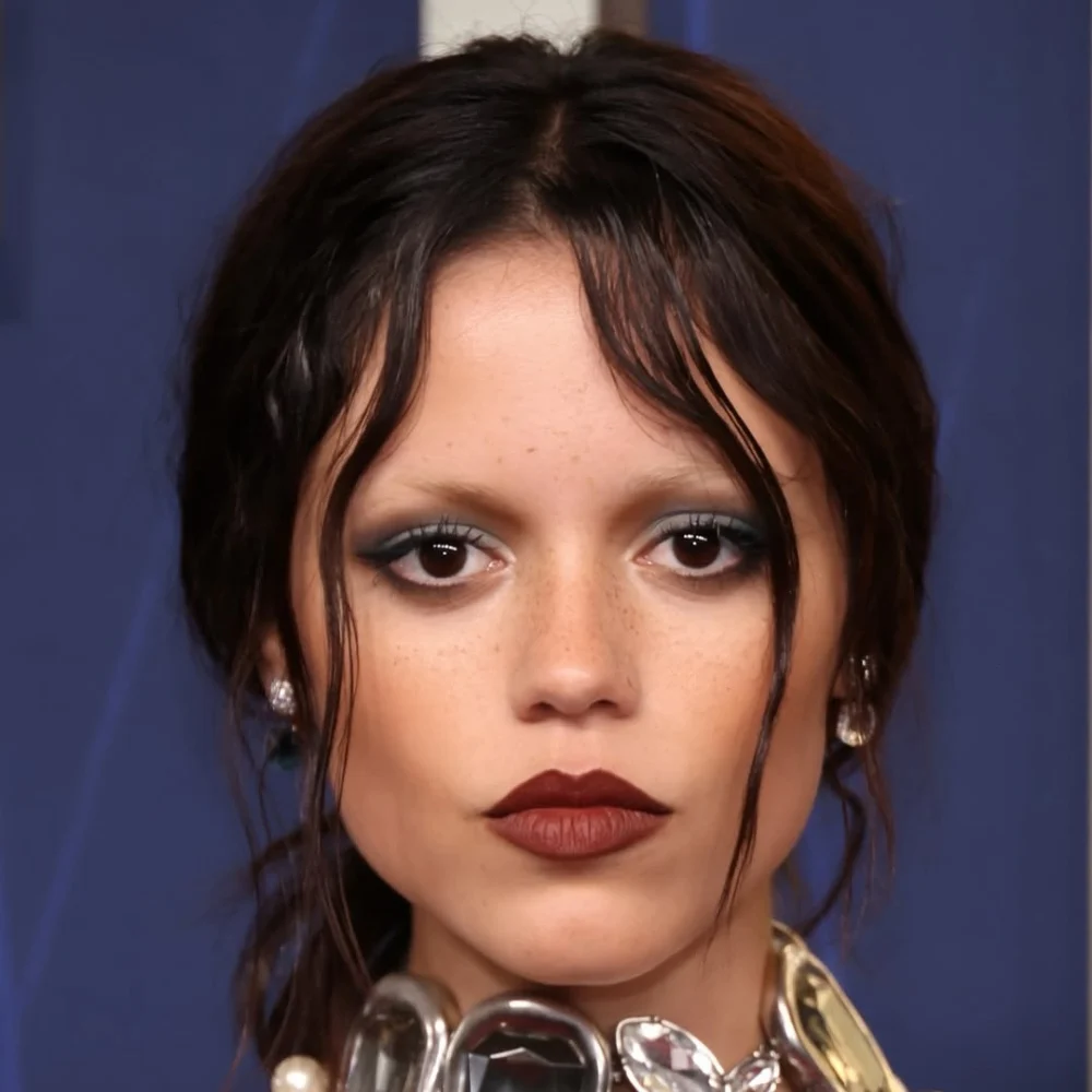 جمال الشفاه الداكنة هذا الخريف بخطوات بسيطة لإطلالة عصرية