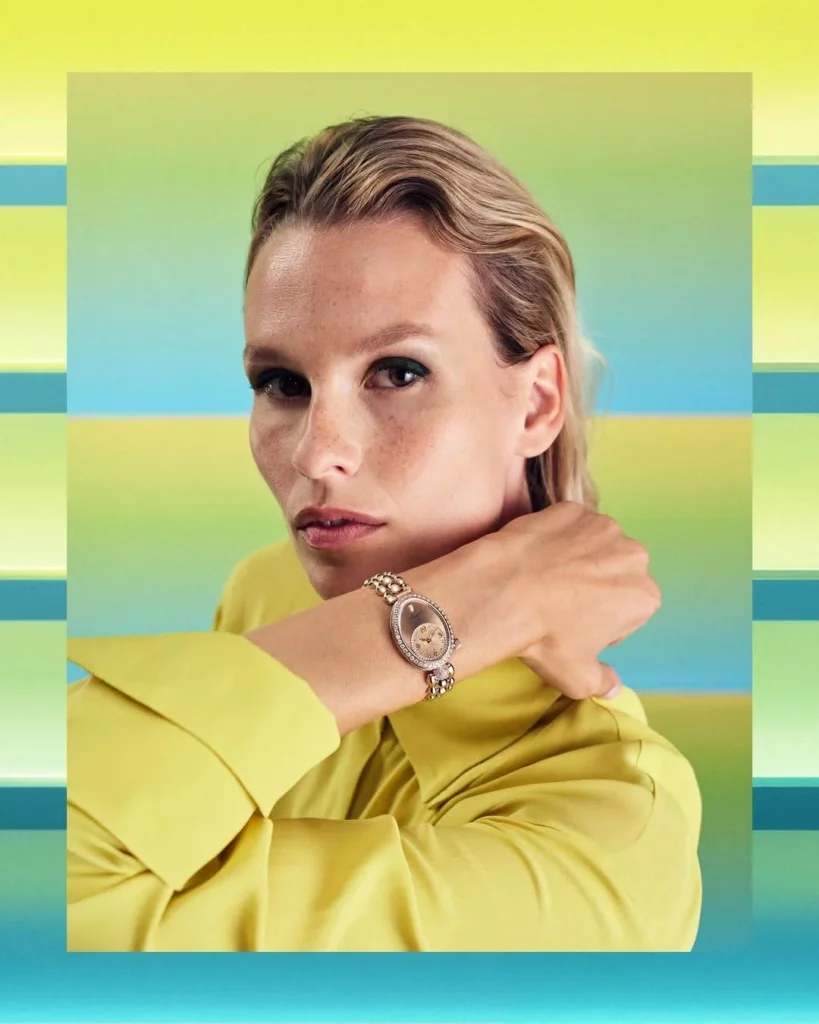 الساعة الذهبية بلا منافس على معصم المرأة الأنيقة العصرية والواثقة