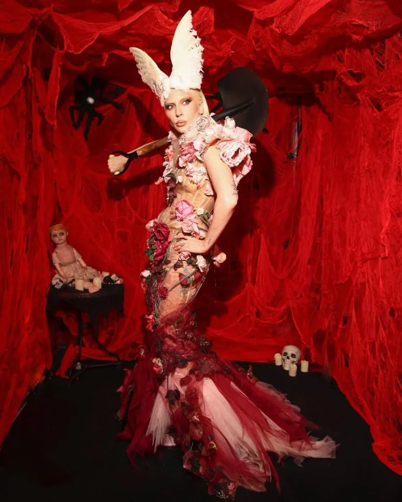 ليدي غاغا: جنة عدن في الهالوين