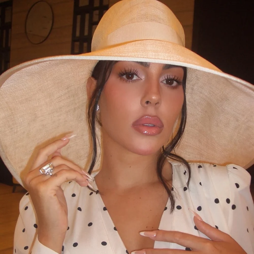 جمال الستينيات يعود بقوة.. جورجينا رودريغيز تعيد Glamour بأسلوبها