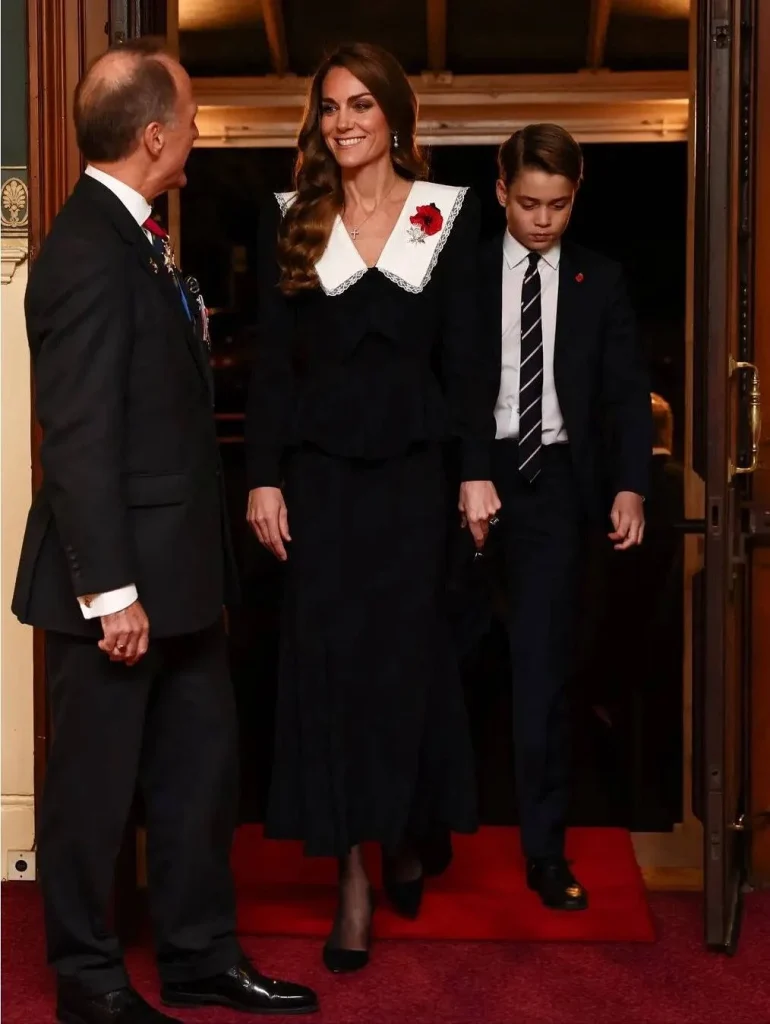 الأميرة كيت ميدلتون تتزين بزهرة الخشخاش التقليدية