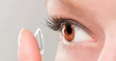جريئة أم هادئة؟ اكتشفي شخصيتك من لون عدستك اللاصقة المفضلة