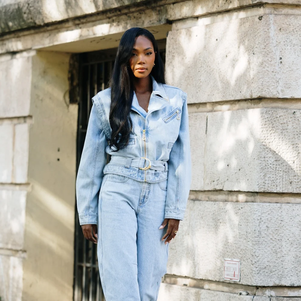 تنسيق إطلالتك الشتوية الصباحية بإحساس راقٍ ونصائح منسقة أزياء