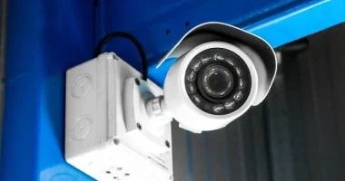 للمسافرين: فحص غرف الفنادق من كاميرات التجسس