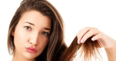 6 أسباب لرائحة الشعر الكريهة بعد الغسل وكيف تتخلصين منها