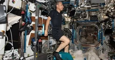 تمارين رياضية يمارسها البشر في الفضاء