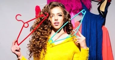 لماذا بعض الألوان تزيد جاذبيتكِ؟ اعرفي السبب