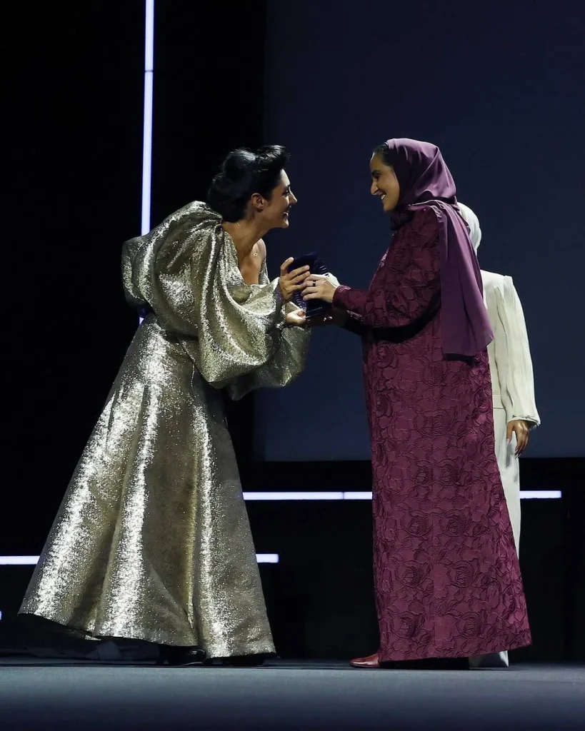 الشيخة المياسة تتألق بإطلالة أنيقة في مهرجان الدوحة السينمائي 2025