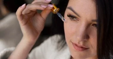 وصفة طبيعية سهلة لإعادة شباب البشرة ونضارتها بعد سن الأربعين