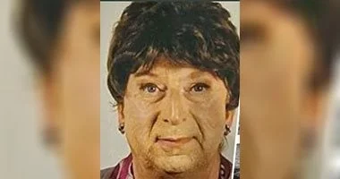 إيطالى يحتفظ بجثمان والدته 3 سنوات وينتحل هويتها لسرقة معاشها