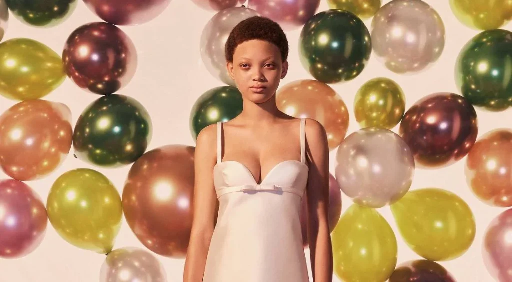 مجموعة Miu Miu Holiday 2025: لحظة احتفال