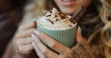 5 مشروبات شتوية دافئة وتخن.. اعرف امتى تشربها وتجنب زيادة وزنك