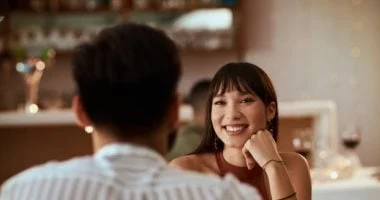 إتيكيت أساسي لأول عشاء بعد الخطوبة.. يبدأ من الاستعدادات