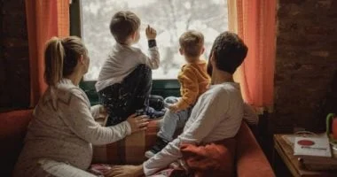 4 أبراج بتحب لمة العيلة في الشتاء.. القوس بياخدهم رحلات