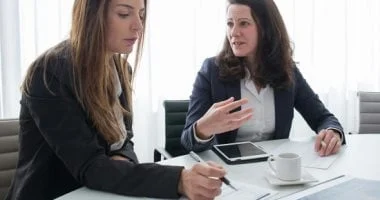 3 خطوات للتعامل مع الشخص العنيد حتى لا يتحول النقاش إلى جدال