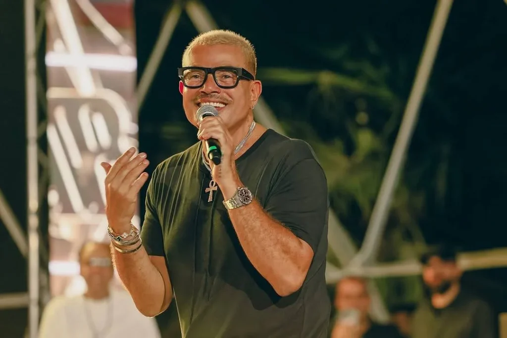 عمرو دياب يختار ساعة Audemars Piguet فاخرة بسعر خيالي