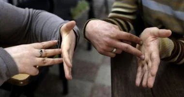 تطبيق Hand Talk يحوّل لغة الإشارة للصم إلى كلام مكتوب وصوت مباشر