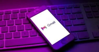 الفرق قبل إنشاء بريد إلكتروني: 9 اختلافات بين Outlook وGmail