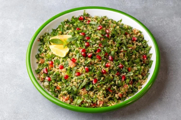 سلطة الكينوا بالرمان