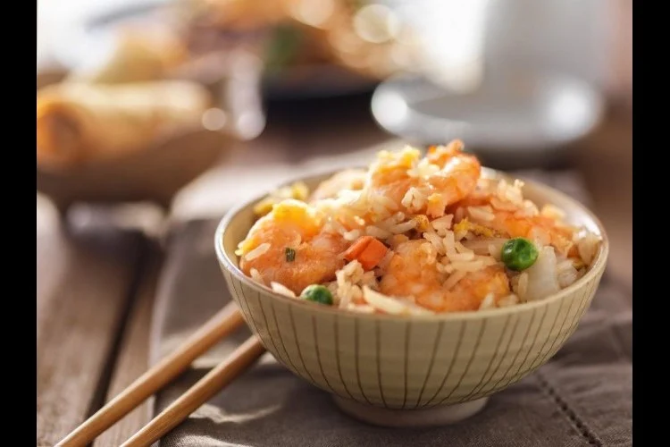 أرز مقلي بالروبيان على الطريقة الصينية