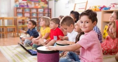 7 حيل نفسية تجعل طفلك يحب الدراسة رغم الملل