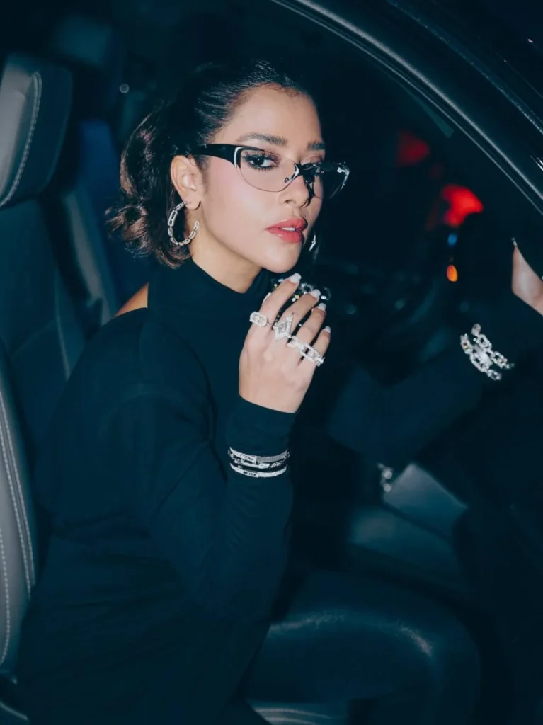 الأسود قاسم مشترك في إطلالات رحمة رياض وبلقيس فتحي