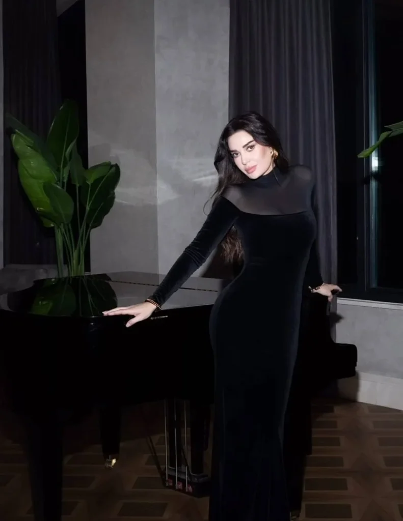 سيرين عبد النور بإطلالة مخمل أسود من Elisabetta Franchi