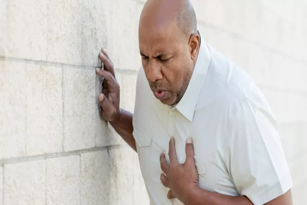 هل ضيق التنفس علامة توتر أم جلطة؟