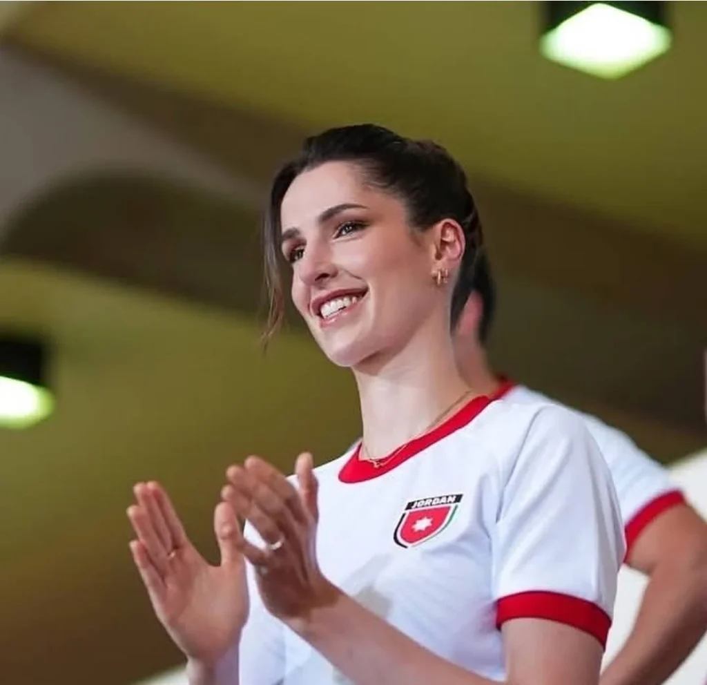 لماذا تختار الأميرة رجوة الأسلوب الكلاسيكي في مظهرها؟