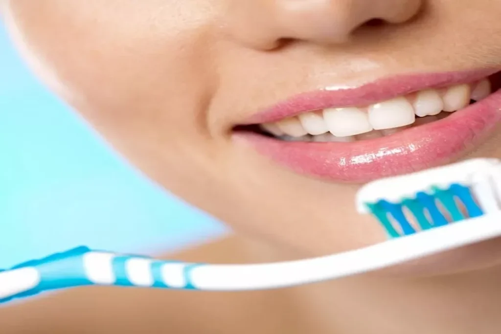 تنظيف الأسنان قبل النوم: هل يحمي القلب من الأمراض؟