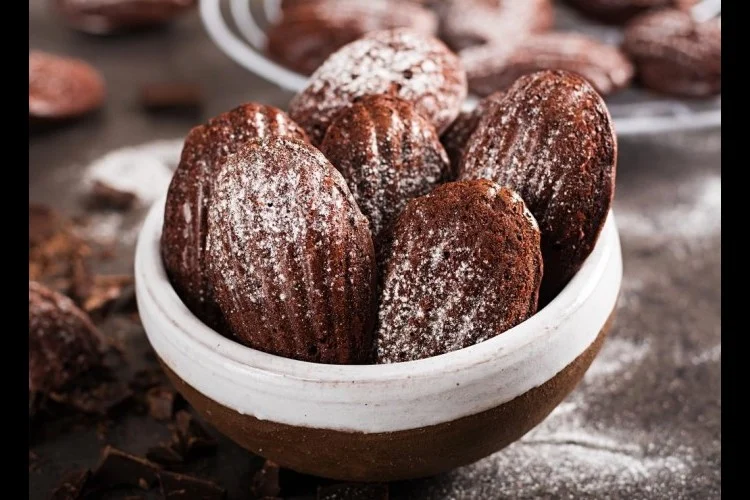 مادلين مغطاة بالشوكولاتة