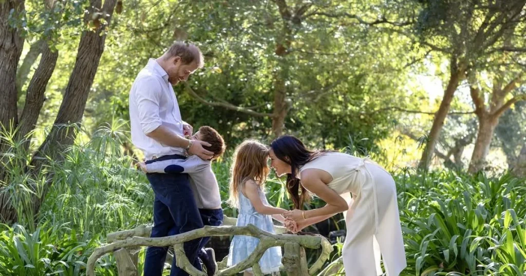 ميغان ماركل وهاري يوجهان تهاني الأعياد مع آرتشي وليليبت