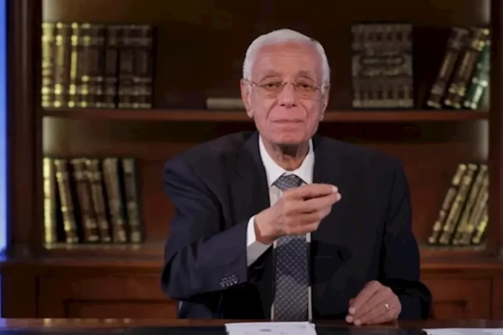 أسباب الدم مع البراز: حسام موافي يوضح الأمراض المحتملة