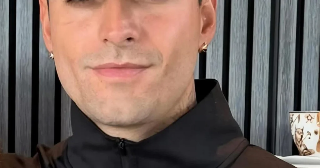 مالوما يفاجئ الجمهور بإطلالة جديدة بلا لحية