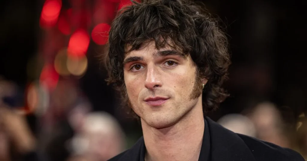 جاكوب إلوردي يدخل في مفاوضات متقدمة لدور جيمس بوند