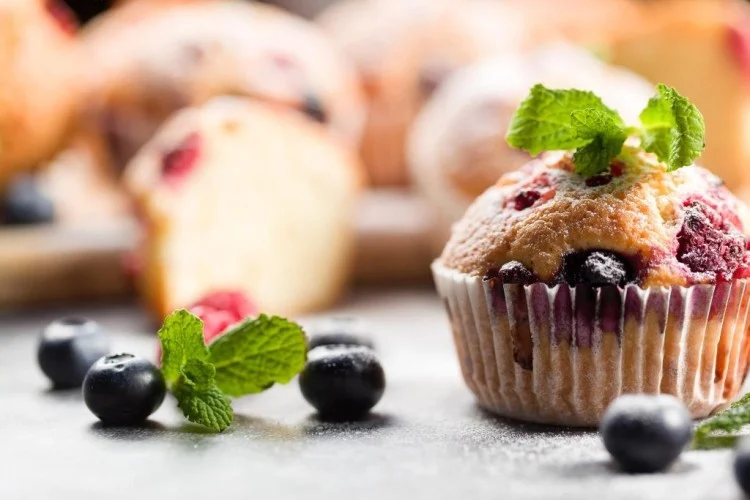 مافن بنكهة الليمون والتوت