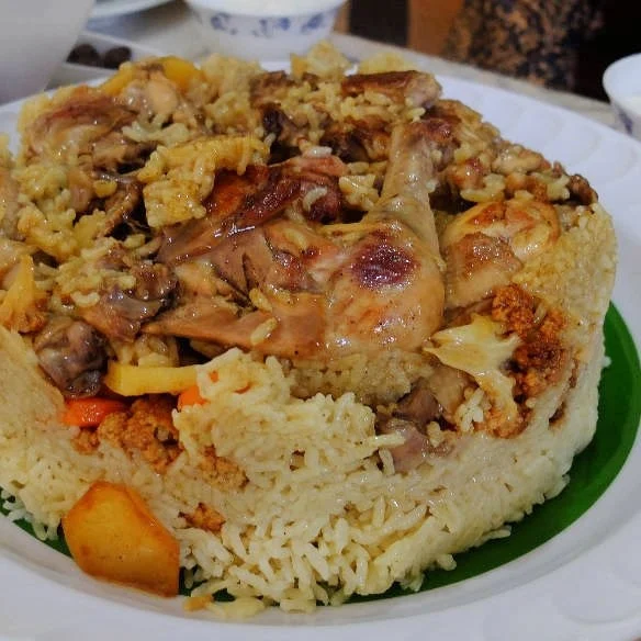 طبق المقلوبة الأصلية