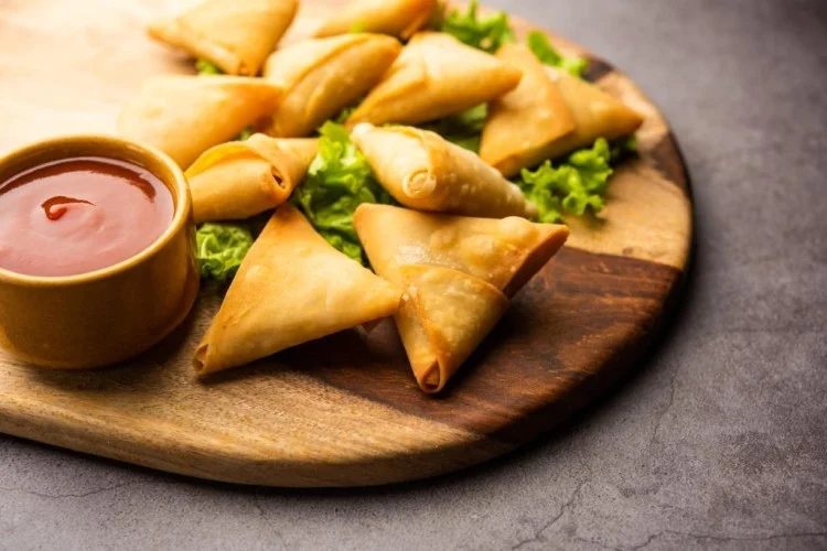 سمبوسة محشوة بالجبنة