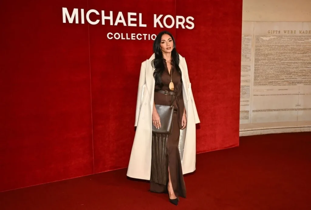 مجموعة مايكل كورس لخريف وشتاء 2026 بحضور النجمات: الموضة العملية