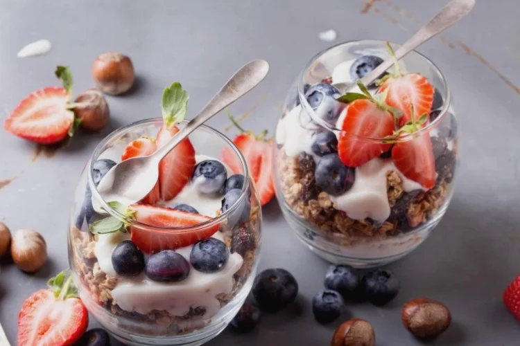 جرانولا منزلية مع الزبادي لسحور مشبع