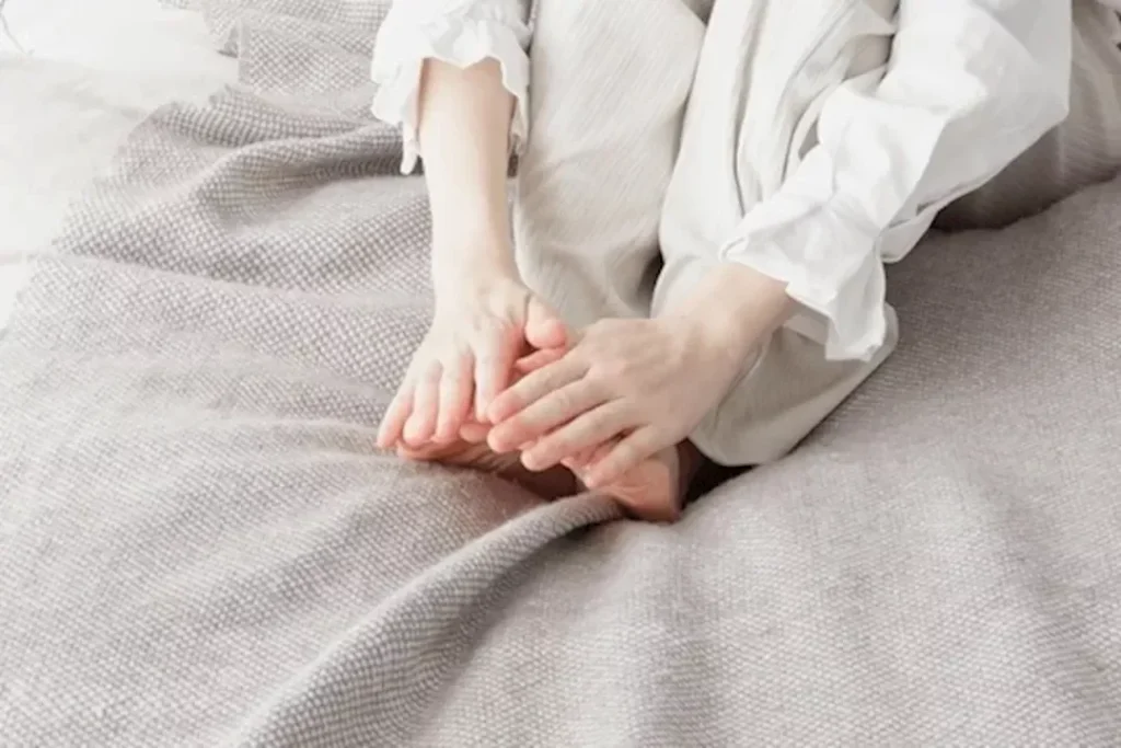 ارتفاع سكر الدم يسبب سخونة القدمين؟ يجيب طبيب