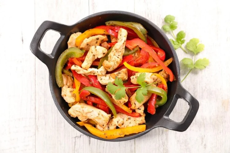 طبق فاهيتا من الدجاج