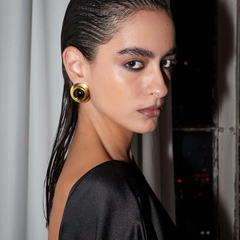 تسريحات الشعر المبلل تشعل عروض نيويورك وتلهم أساليب شبابية