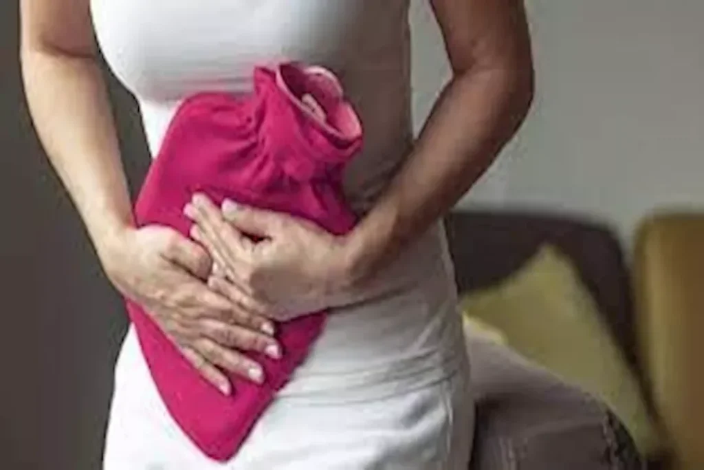 أسباب ظهور الحبوب قبل الدورة الشهرية وطرق العلاج