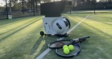 إطلاق مدرب تنس آلي بسرعة 130 كم/س وبطارية تدوم 8 ساعات