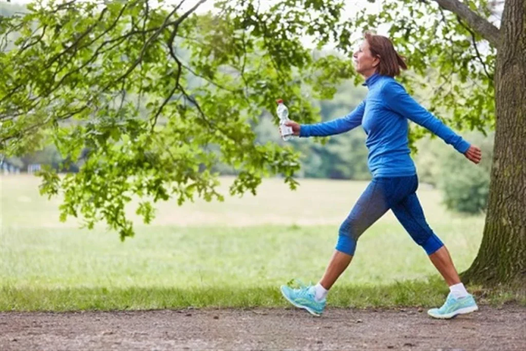 كيف يؤثر المشي اليومي على سكر الدم؟